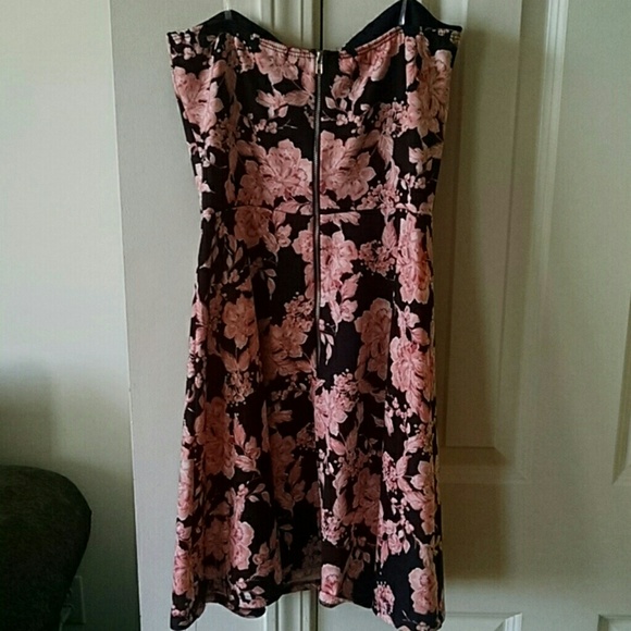 Halter dress - Picture 4 of 4